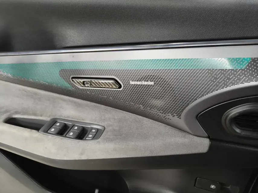 2023 LYNK&CO 08 EM-P 1.5T 163HP L4 3DHT PHEV 39.8KWH,autocango,china used car exporter,china ev exporter,chinese used car exporter,chinese used ev exporter