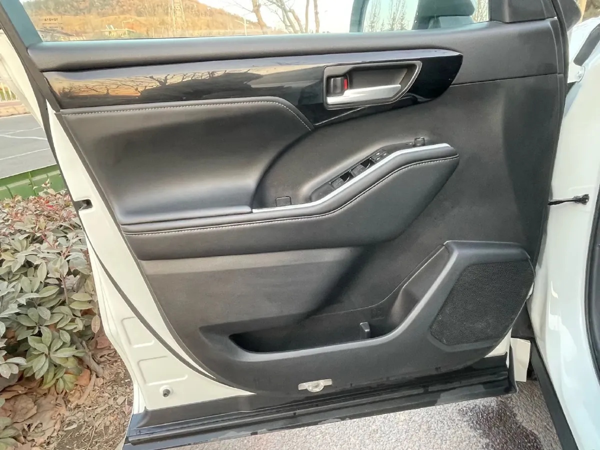 2022 Toyota Highlander 2.5L 192HP L4 E-CVT Hybrid,autocango,china used car exporter,china ev exporter,chinese used car exporter,chinese used ev exporter