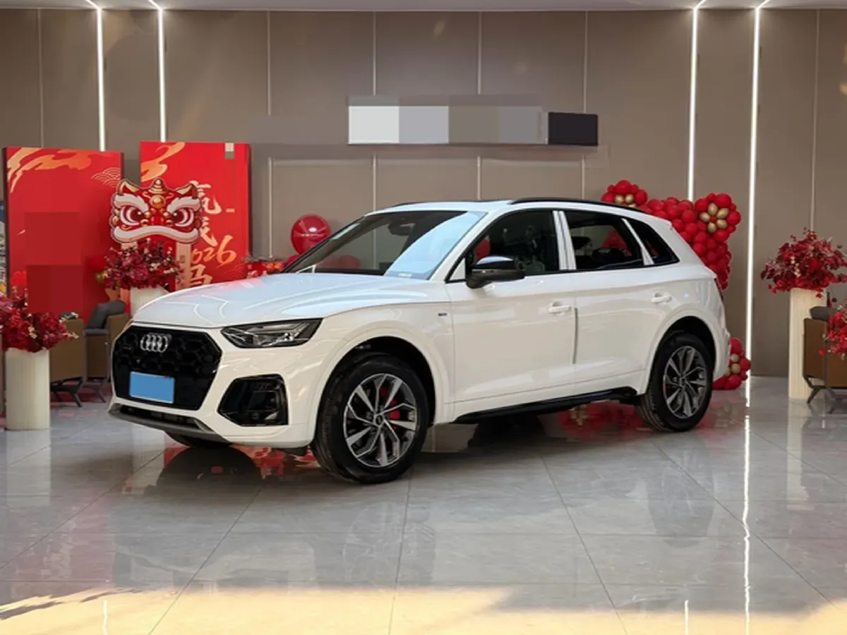2025 Audi Q5L 2.0T 190HP L4 7DCT,autocango,china used car exporter,china ev exporter,chinese used car exporter,chinese used ev exporter