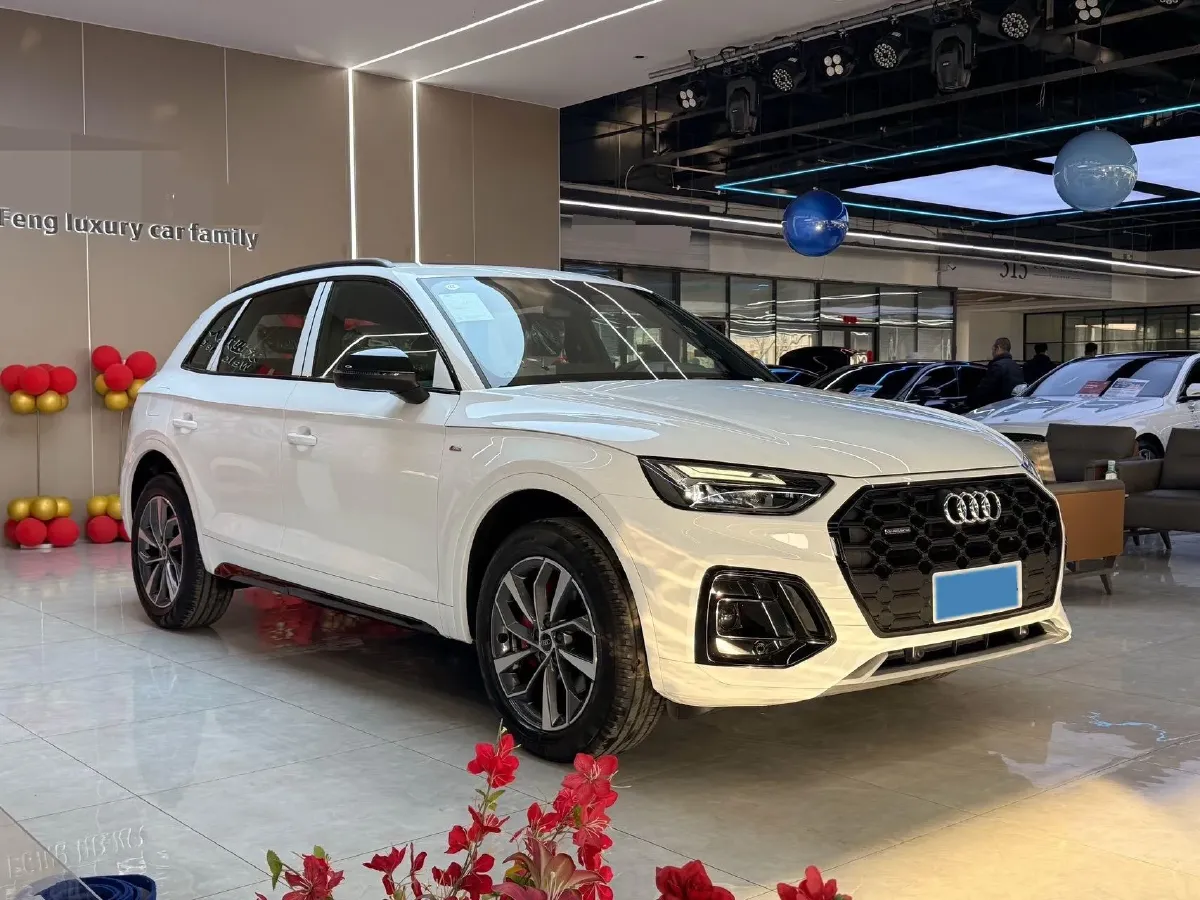 2025 Audi Q5L 2.0T 190HP L4 7DCT,autocango,china used car exporter,china ev exporter,chinese used car exporter,chinese used ev exporter