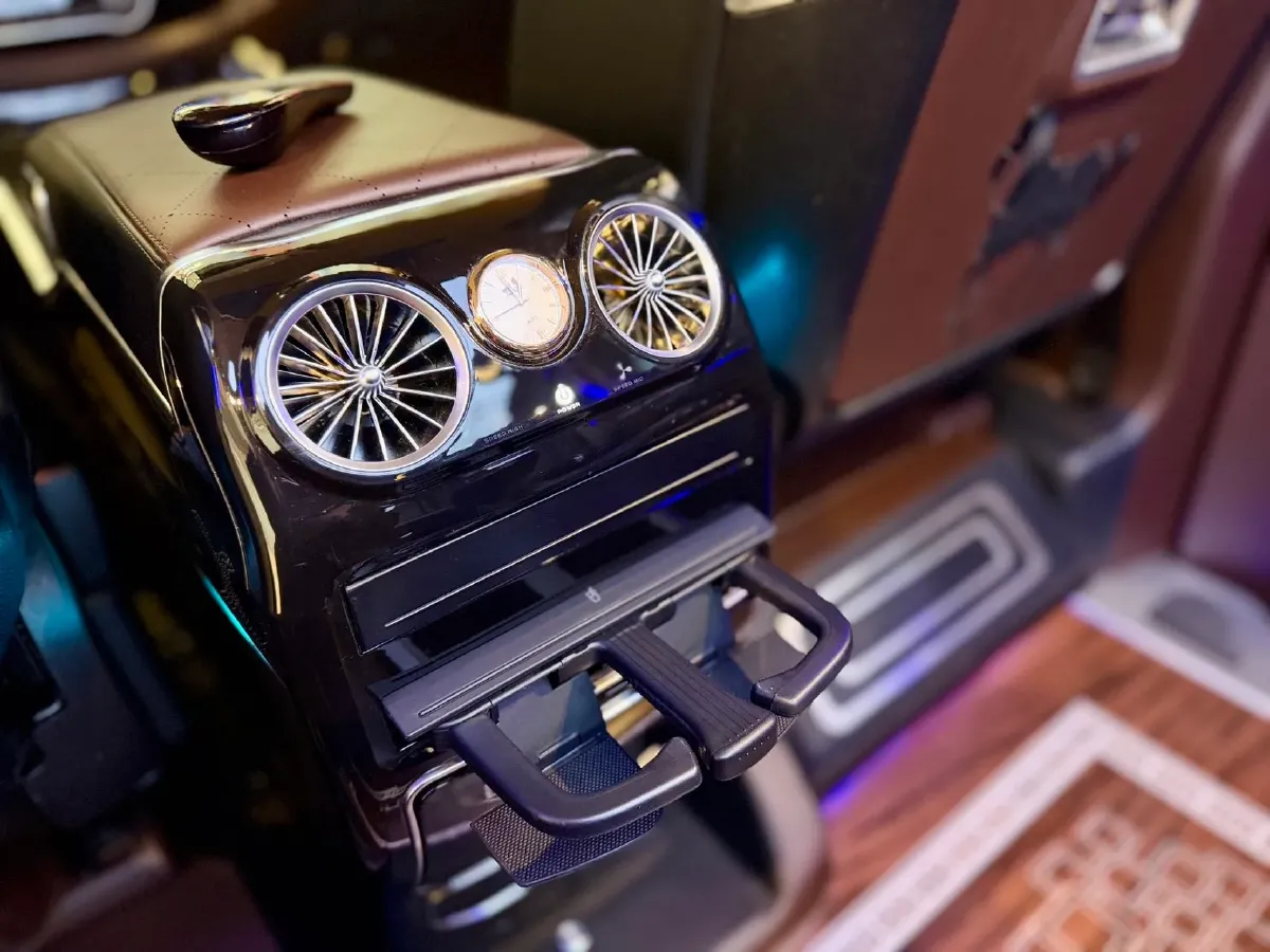 2021 Mercedes-Benz Vito 2.0T 211HP L4 9AT,autocango,china used car exporter,china ev exporter,chinese used car exporter,chinese used ev exporter