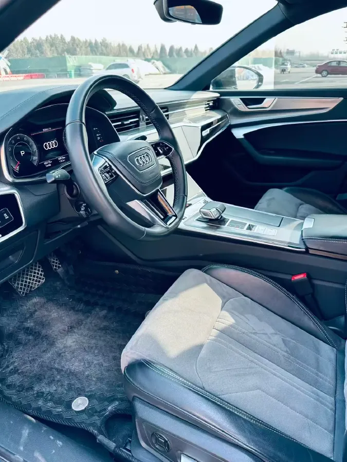 2023 Audi A6L 2.0T 245HP L4 7DCT,autocango,china used car exporter,china ev exporter,chinese used car exporter,chinese used ev exporter
