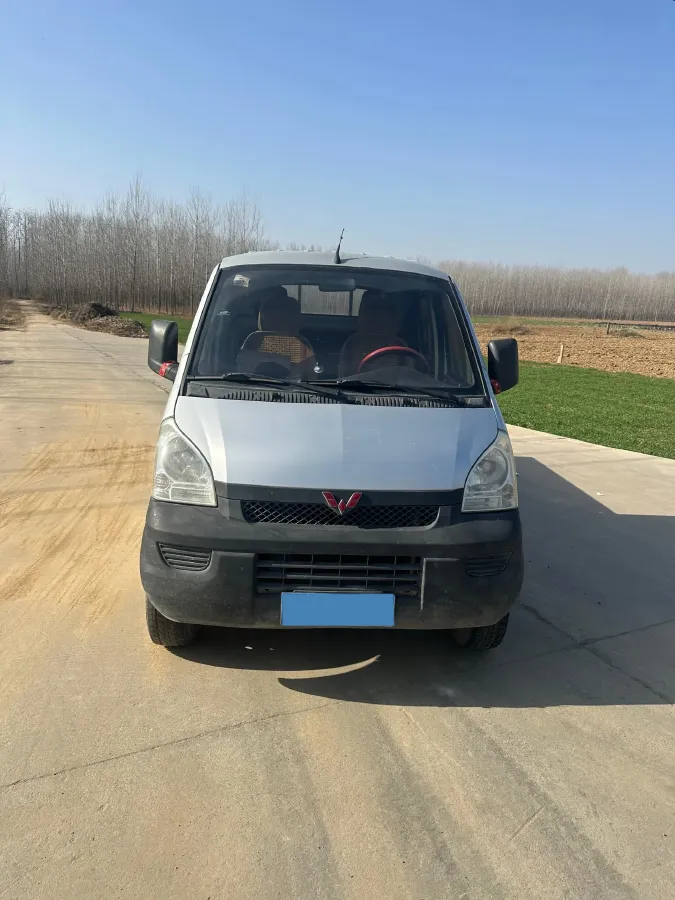 2015 WuLing RongGuang V 1.5L 112HP L4 5MT,autocango,china used car exporter,china ev exporter,chinese used car exporter,chinese used ev exporter
