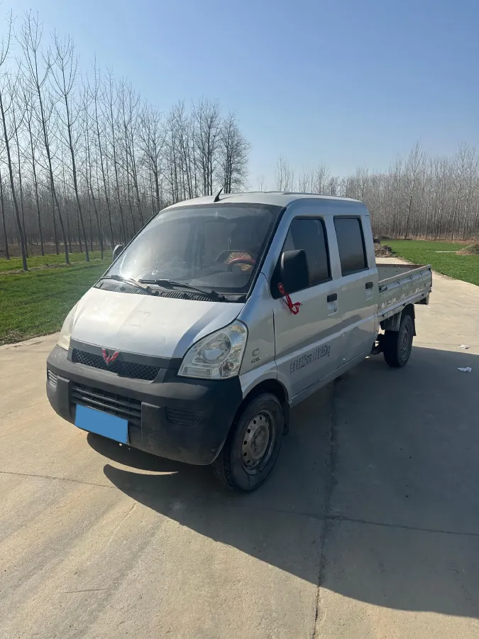 2015 WuLing RongGuang V 1.5L 112HP L4 5MT,autocango,china used car exporter,china ev exporter,chinese used car exporter,chinese used ev exporter