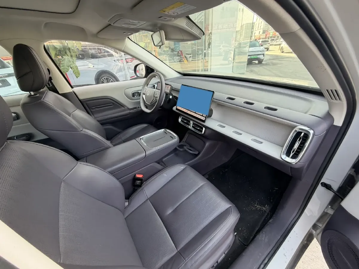 2025 Leapmotor B10 BEV 67.1KWH,autocango,china used car exporter,china ev exporter,chinese used car exporter,chinese used ev exporter