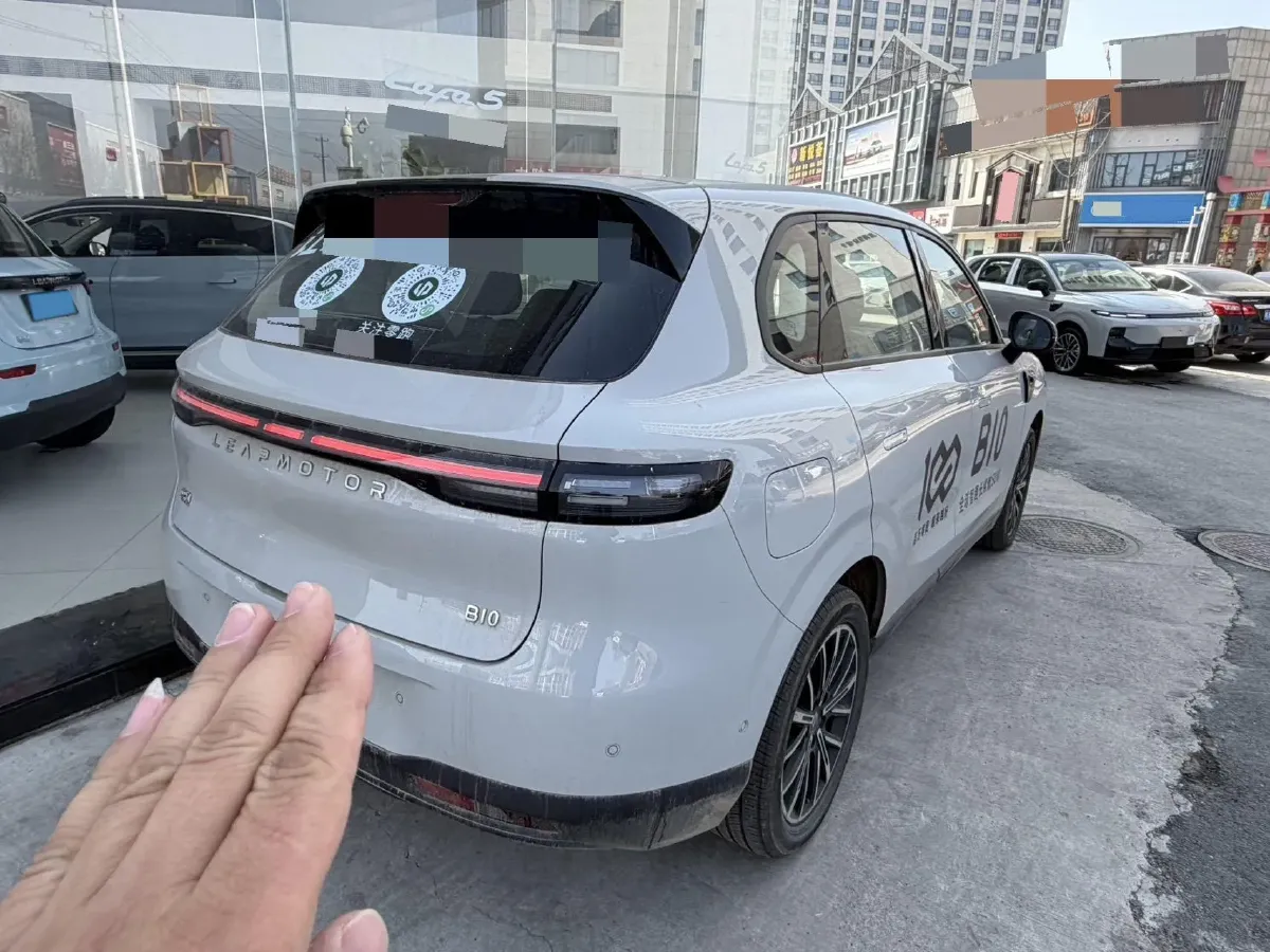 2025 Leapmotor B10 BEV 67.1KWH,autocango,china used car exporter,china ev exporter,chinese used car exporter,chinese used ev exporter