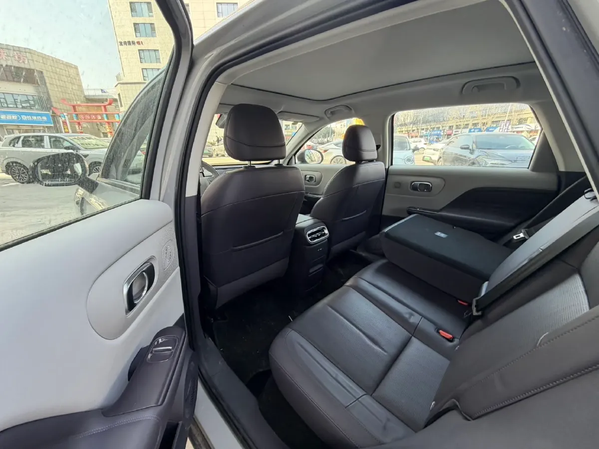 2025 Leapmotor B10 BEV 67.1KWH,autocango,china used car exporter,china ev exporter,chinese used car exporter,chinese used ev exporter