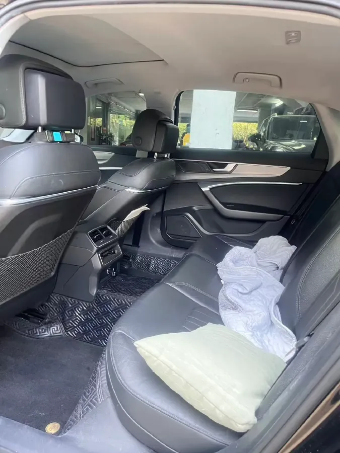 2021 Audi A6L 2.0T 190HP L4 7DCT,autocango,china used car exporter,china ev exporter,chinese used car exporter,chinese used ev exporter
