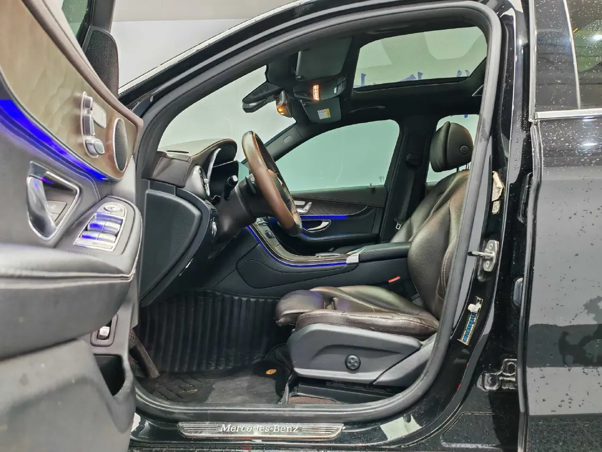 2020 Mercedes-Benz GLC Class 2.0T 197HP L4 9AT,autocango,china used car exporter,china ev exporter,chinese used car exporter,chinese used ev exporter