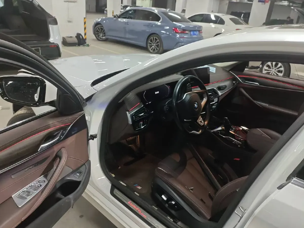 2021 BMW 5 Series 2.0T 252HP L4 8AT,autocango,china used car exporter,china ev exporter,chinese used car exporter,chinese used ev exporter