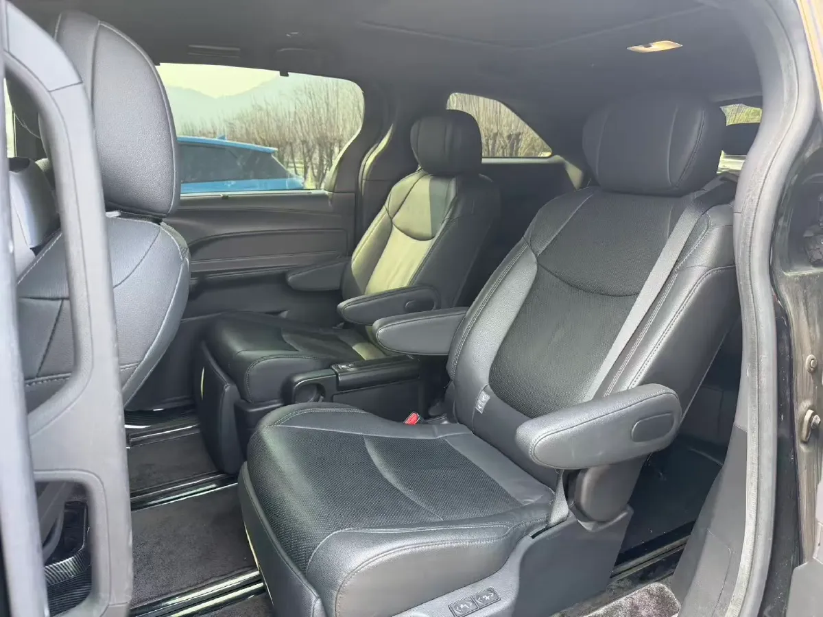 2021 Toyota Sienna 2.5L 192HP L4 E-CVT Hybrid,autocango,china used car exporter,china ev exporter,chinese used car exporter,chinese used ev exporter