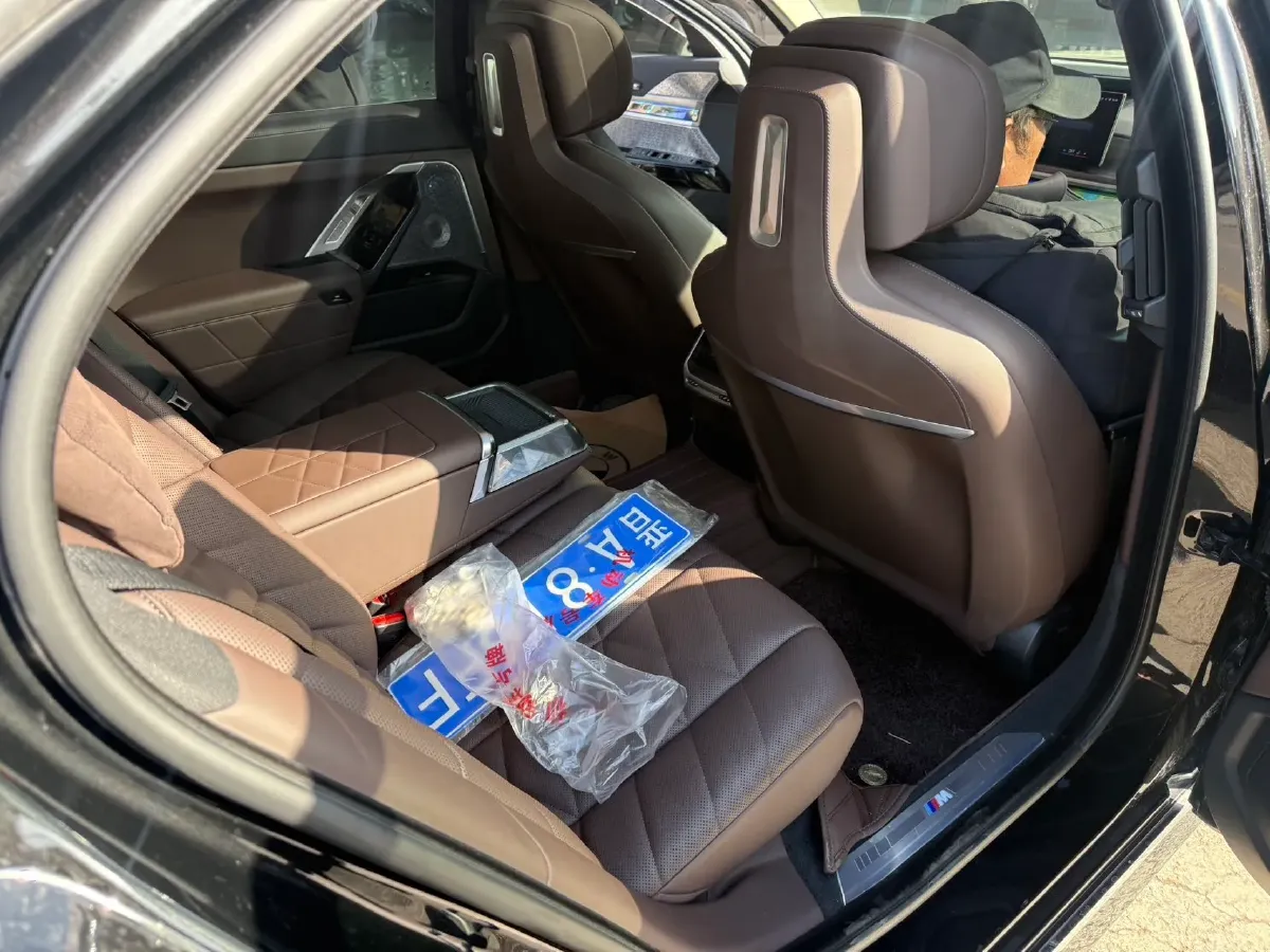 2023 BMW 7 Series 3.0T 272HP L6 8AT,autocango,china used car exporter,china ev exporter,chinese used car exporter,chinese used ev exporter