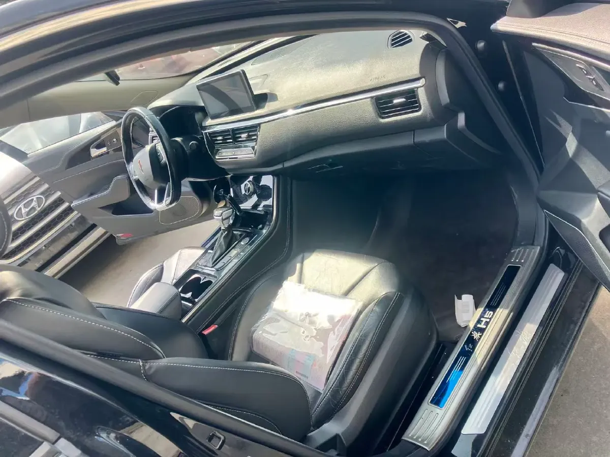 2018 HongQi H5 1.8T 186HP L4 6AT,autocango,china used car exporter,china ev exporter,chinese used car exporter,chinese used ev exporter