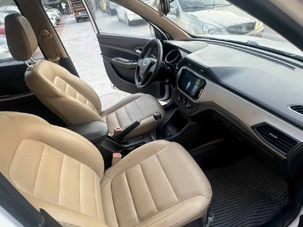 2018 WuLing HongGuang 1.5L 105HP L4 5MT,autocango,china used car exporter,china ev exporter,chinese used car exporter,chinese used ev exporter