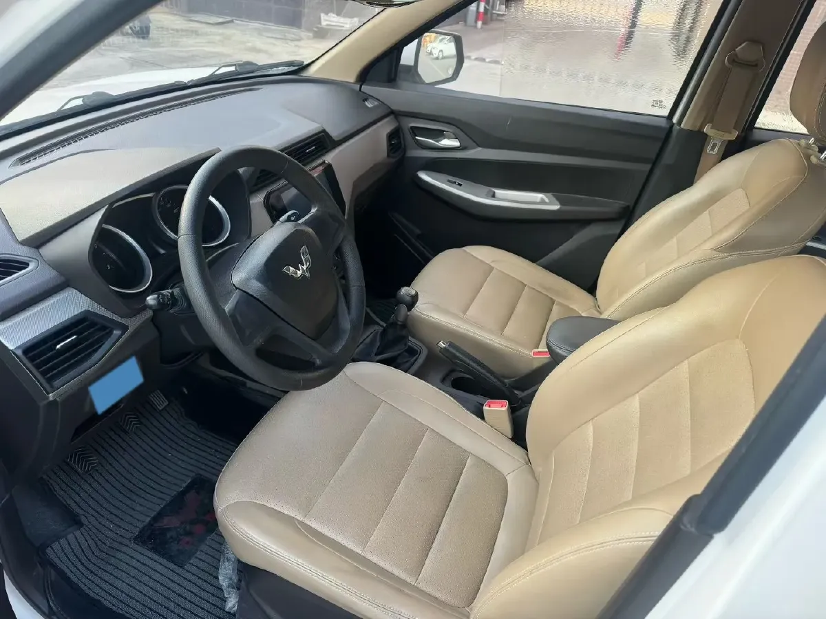 2018 WuLing HongGuang 1.5L 105HP L4 5MT,autocango,china used car exporter,china ev exporter,chinese used car exporter,chinese used ev exporter