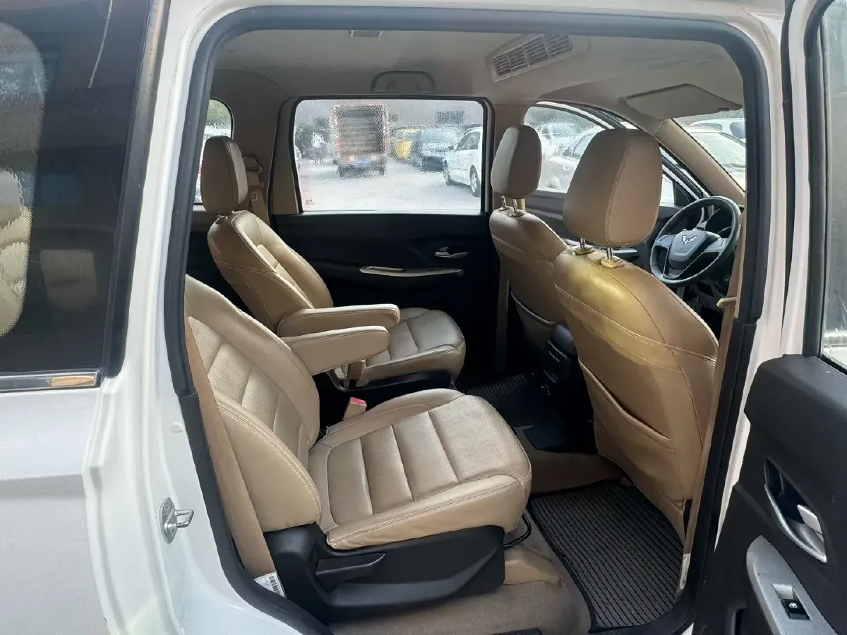 2018 WuLing HongGuang 1.5L 105HP L4 5MT,autocango,china used car exporter,china ev exporter,chinese used car exporter,chinese used ev exporter