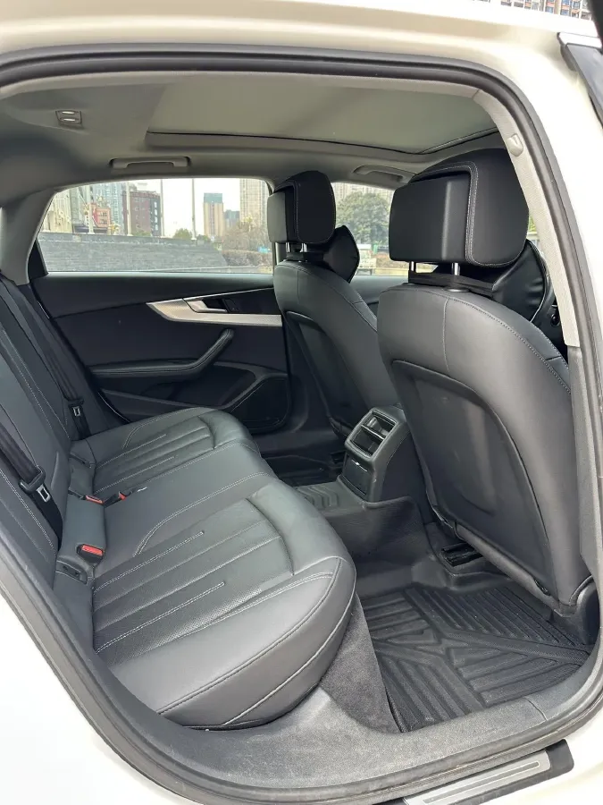 2020 Audi A4L 2.0T 190HP L4 7DCT,autocango,china used car exporter,china ev exporter,chinese used car exporter,chinese used ev exporter