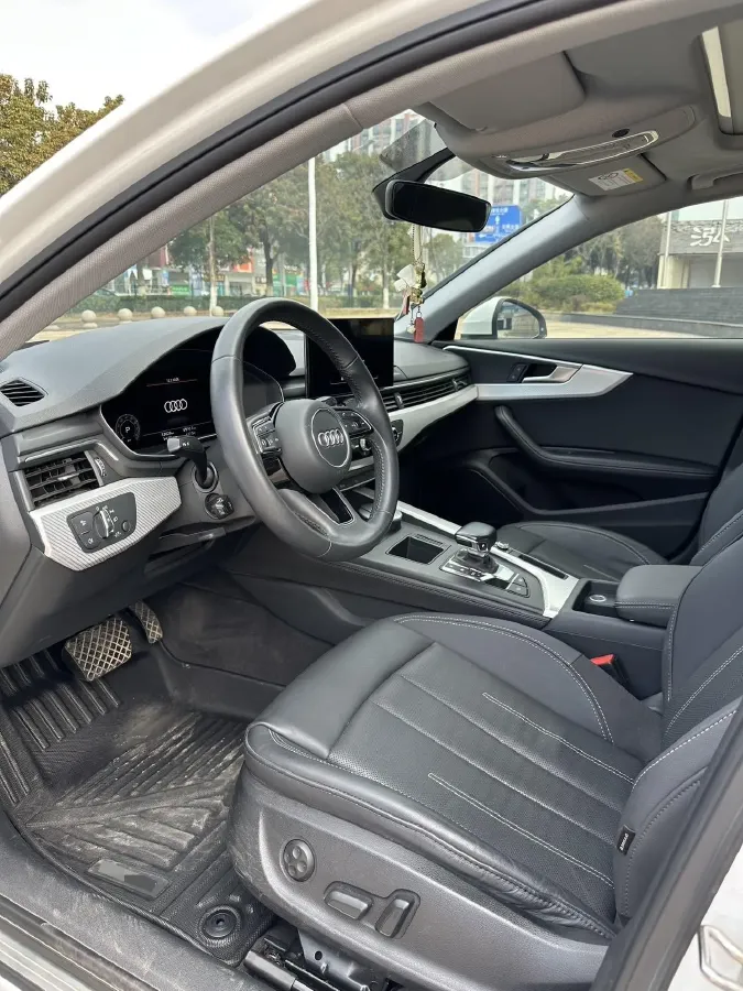 2020 Audi A4L 2.0T 190HP L4 7DCT,autocango,china used car exporter,china ev exporter,chinese used car exporter,chinese used ev exporter