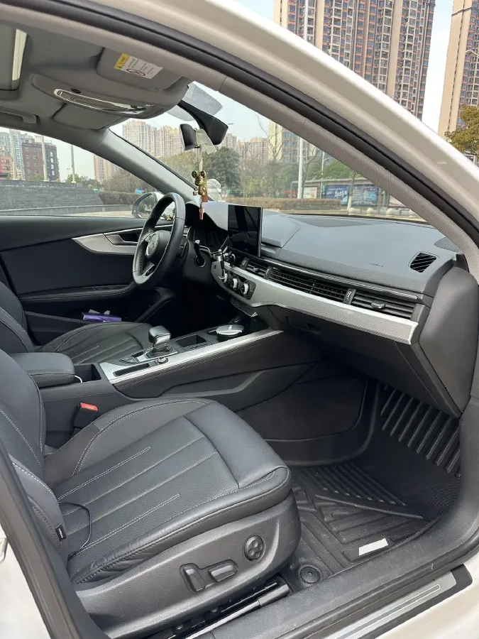2020 Audi A4L 2.0T 190HP L4 7DCT,autocango,china used car exporter,china ev exporter,chinese used car exporter,chinese used ev exporter