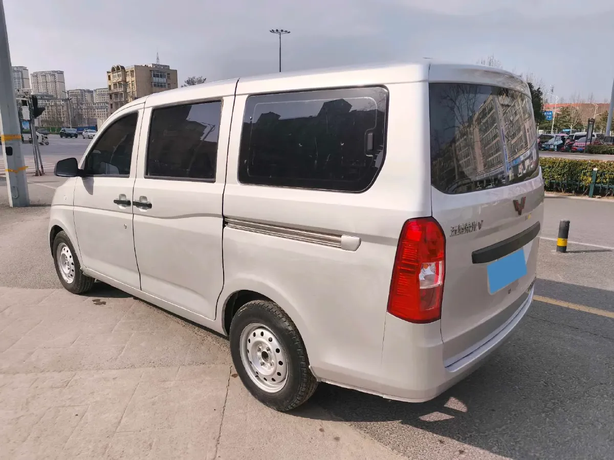 2018 WuLing RongGuang V 1.2L 88HP L4 5MT,autocango,china used car exporter,china ev exporter,chinese used car exporter,chinese used ev exporter