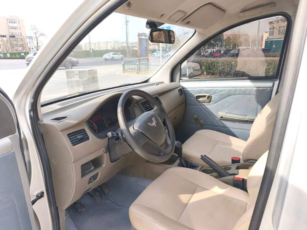 2018 WuLing RongGuang V 1.2L 88HP L4 5MT,autocango,china used car exporter,china ev exporter,chinese used car exporter,chinese used ev exporter