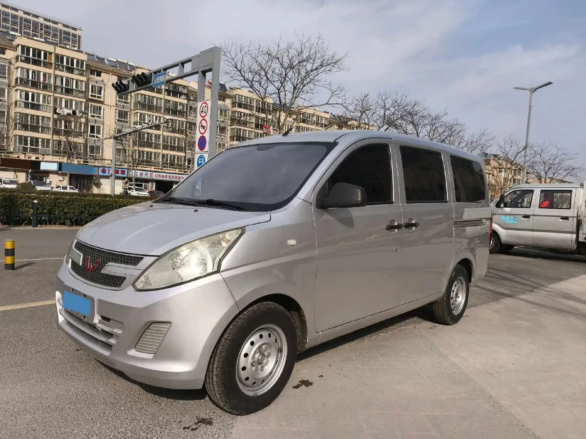 2018 WuLing RongGuang V 1.2L 88HP L4 5MT,autocango,china used car exporter,china ev exporter,chinese used car exporter,chinese used ev exporter