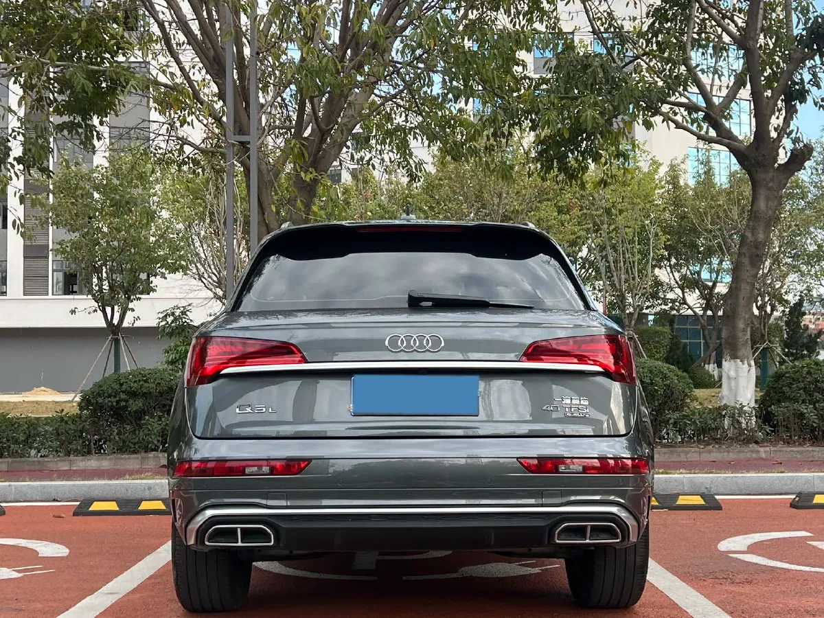 2022 Audi Q5L 2.0T 190HP L4 7DCT,autocango,china used car exporter,china ev exporter,chinese used car exporter,chinese used ev exporter