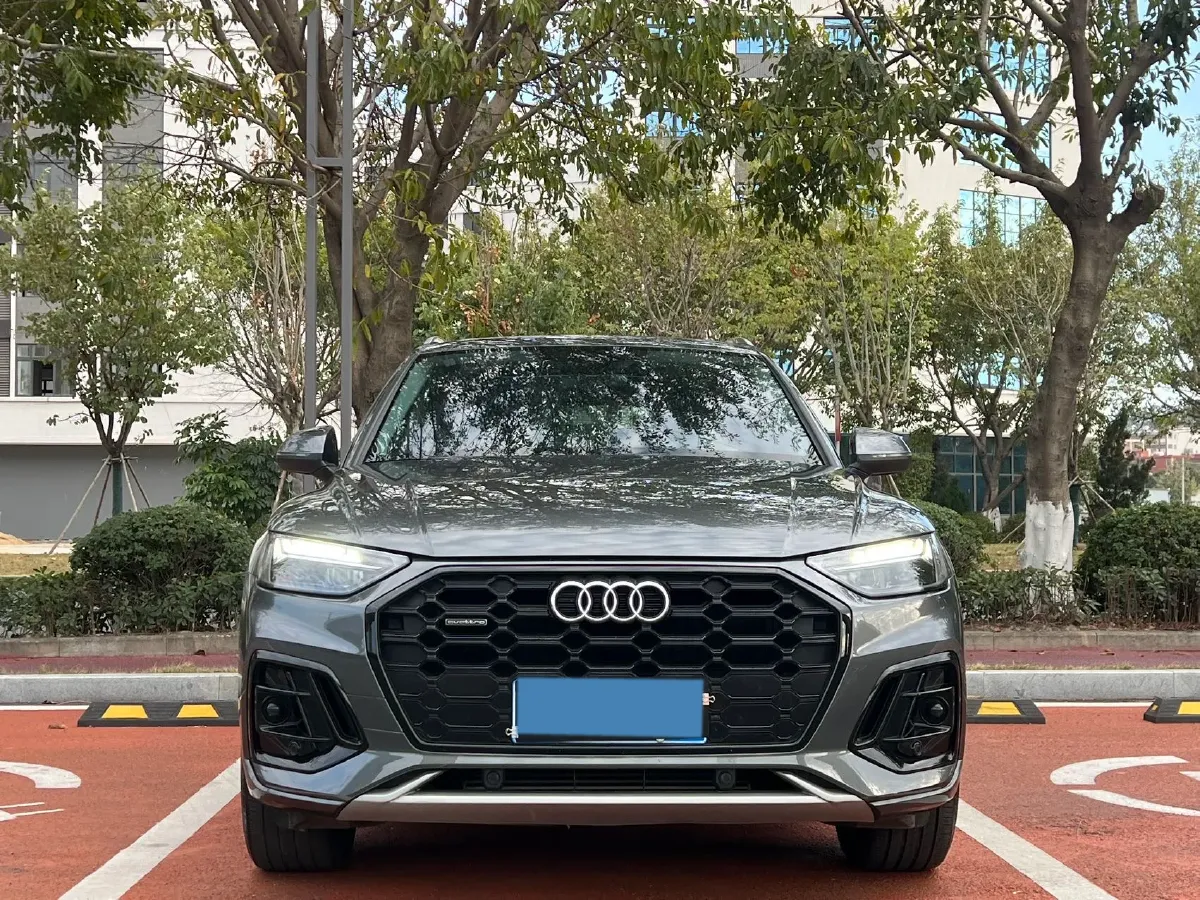 2022 Audi Q5L 2.0T 190HP L4 7DCT,autocango,china used car exporter,china ev exporter,chinese used car exporter,chinese used ev exporter