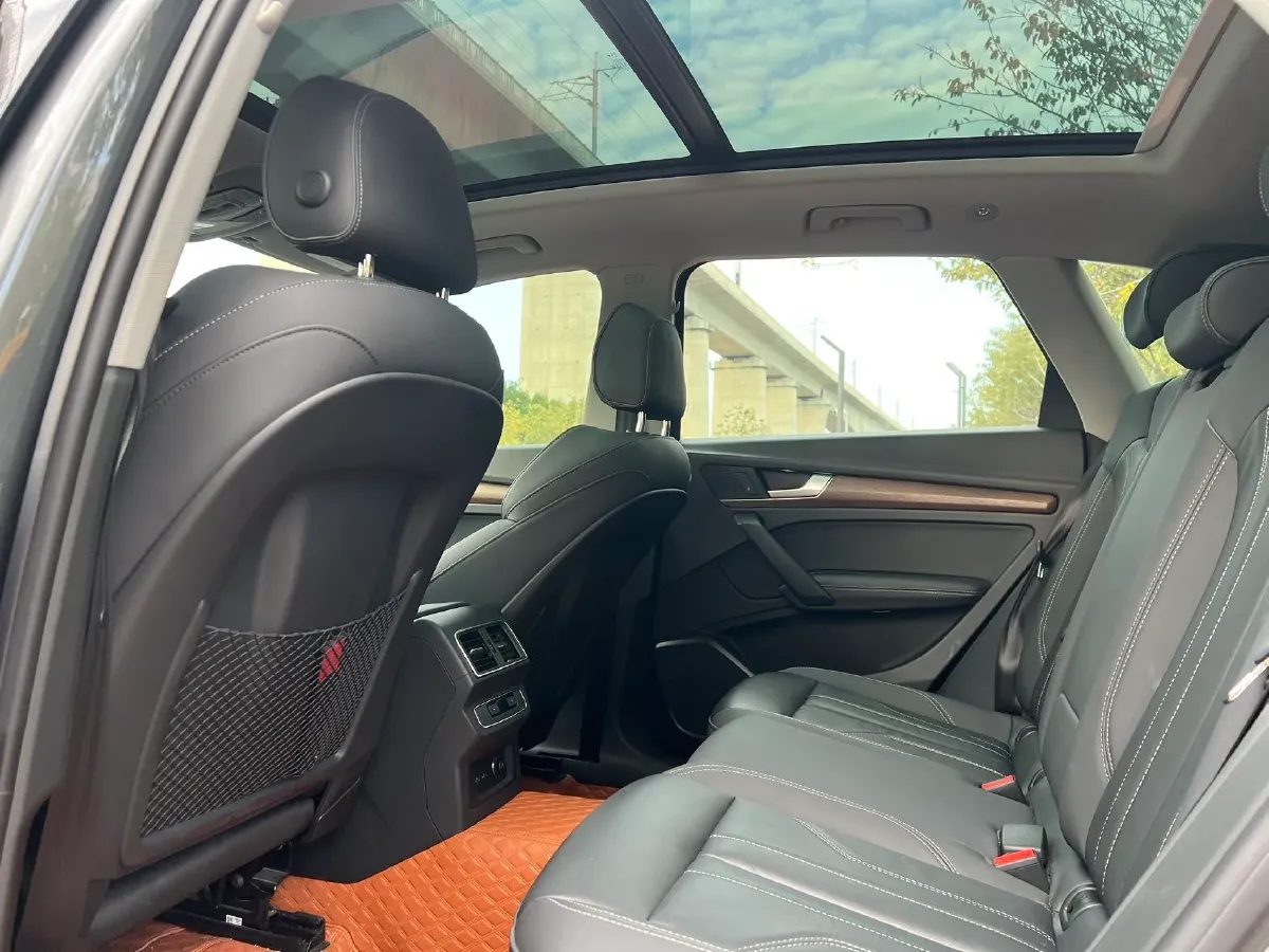 2022 Audi Q5L 2.0T 190HP L4 7DCT,autocango,china used car exporter,china ev exporter,chinese used car exporter,chinese used ev exporter