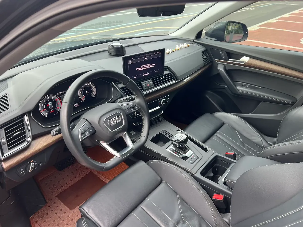 2022 Audi Q5L 2.0T 190HP L4 7DCT,autocango,china used car exporter,china ev exporter,chinese used car exporter,chinese used ev exporter