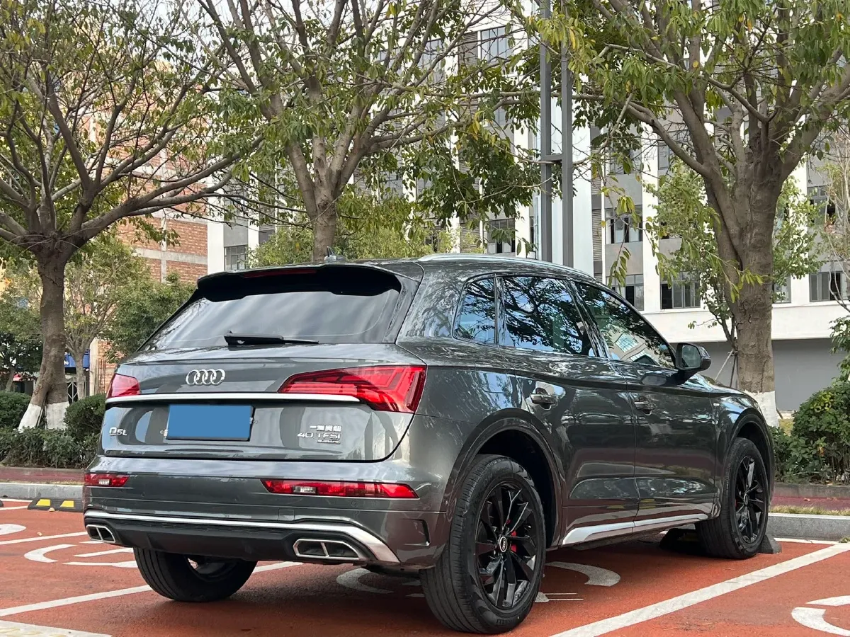 2022 Audi Q5L 2.0T 190HP L4 7DCT,autocango,china used car exporter,china ev exporter,chinese used car exporter,chinese used ev exporter