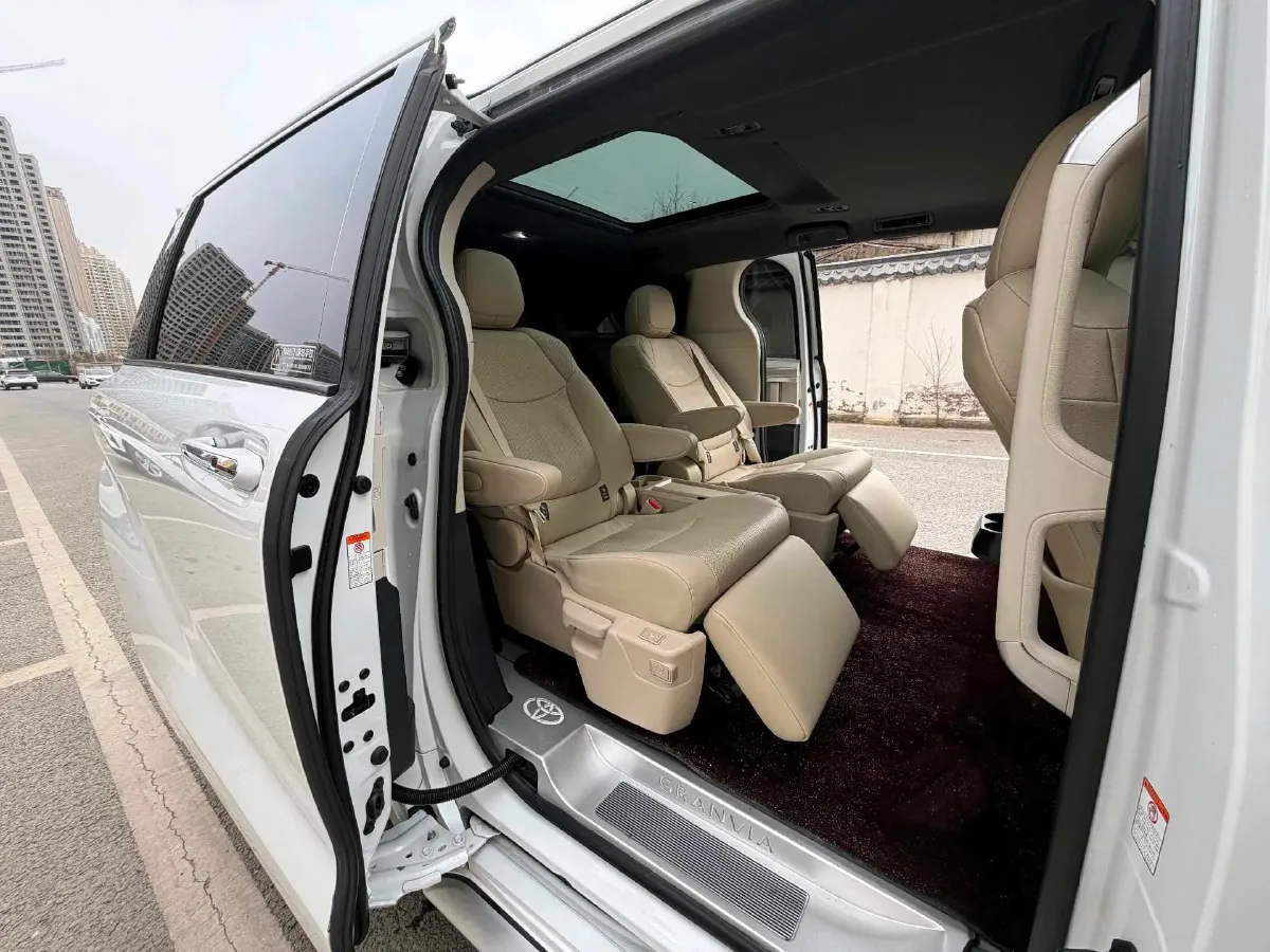 2023 Toyota Granvia 2.5L 189HP L4 E-CVT Hybrid,autocango,china used car exporter,china ev exporter,chinese used car exporter,chinese used ev exporter