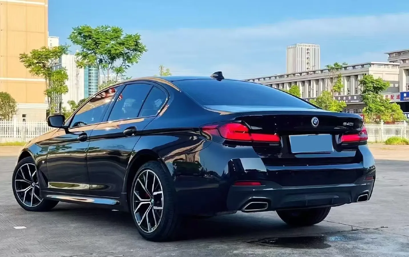 2022 BMW 5 Series 3.0T 340HP L6 8AT,autocango,china used car exporter,china ev exporter,chinese used car exporter,chinese used ev exporter