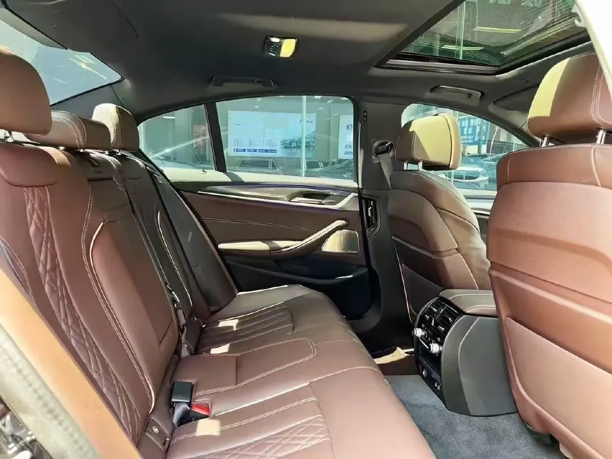 2022 BMW 5 Series 3.0T 340HP L6 8AT,autocango,china used car exporter,china ev exporter,chinese used car exporter,chinese used ev exporter