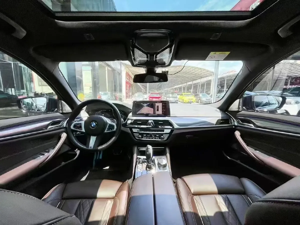 2022 BMW 5 Series 3.0T 340HP L6 8AT,autocango,china used car exporter,china ev exporter,chinese used car exporter,chinese used ev exporter