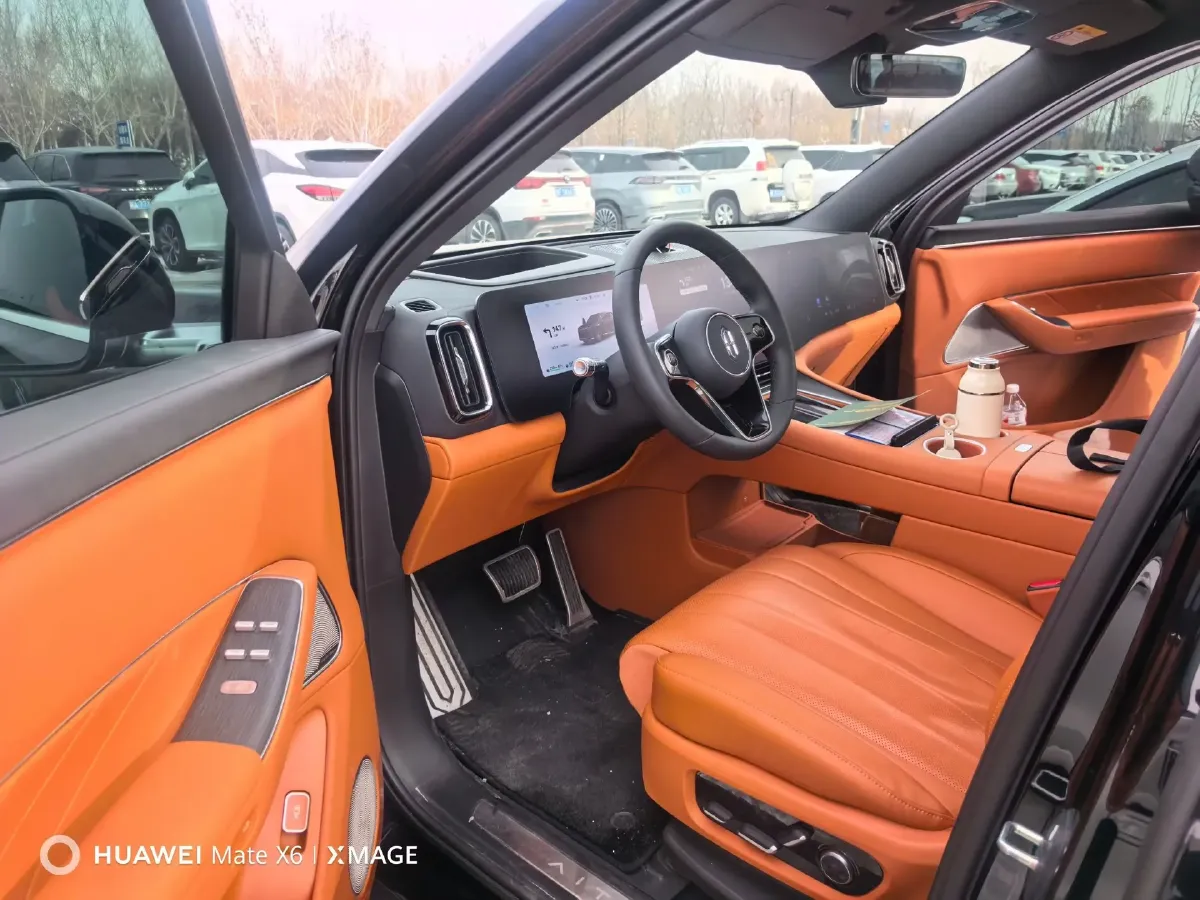 2025 AITO AITO M8 REEV 160HP REEV 53.4KWH,autocango,china used car exporter,china ev exporter,chinese used car exporter,chinese used ev exporter