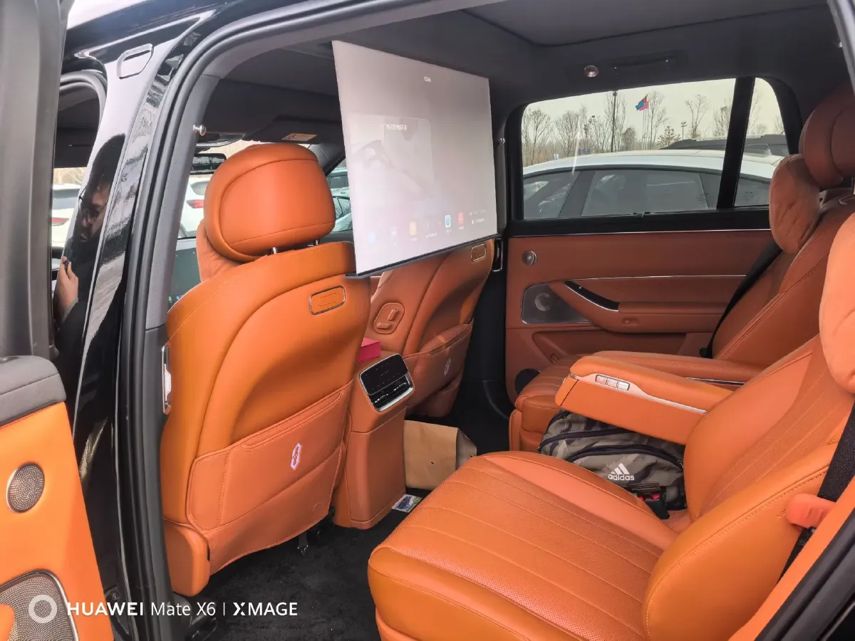 2025 AITO AITO M8 REEV 160HP REEV 53.4KWH,autocango,china used car exporter,china ev exporter,chinese used car exporter,chinese used ev exporter