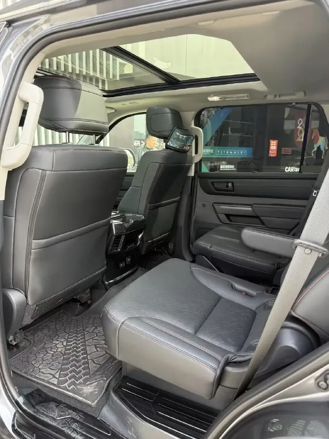 2023 HongQi H5 1.8T 197HP L4 8AT,autocango,china used car exporter,china ev exporter,chinese used car exporter,chinese used ev exporter