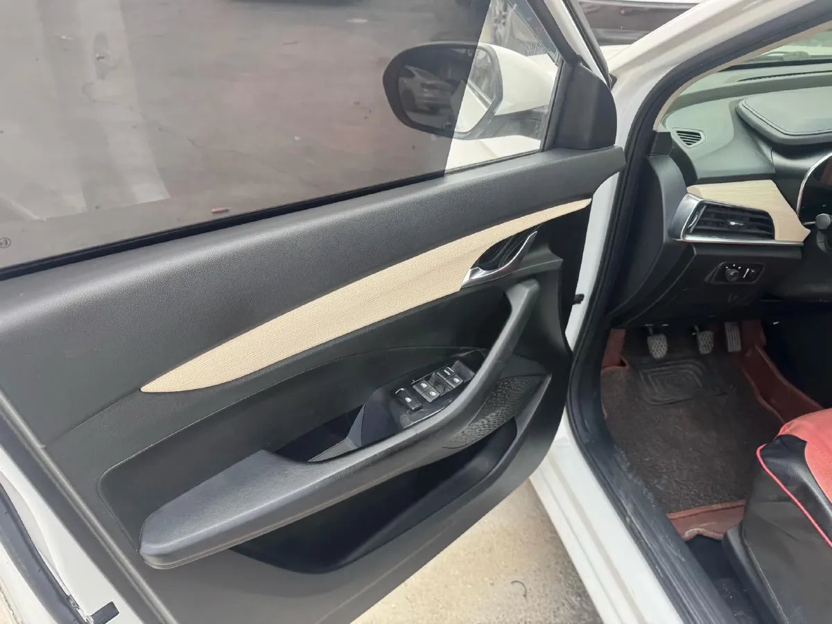 2018 BaoJun 360 1.5L 112HP L4 6MT,autocango,china used car exporter,china ev exporter,chinese used car exporter,chinese used ev exporter