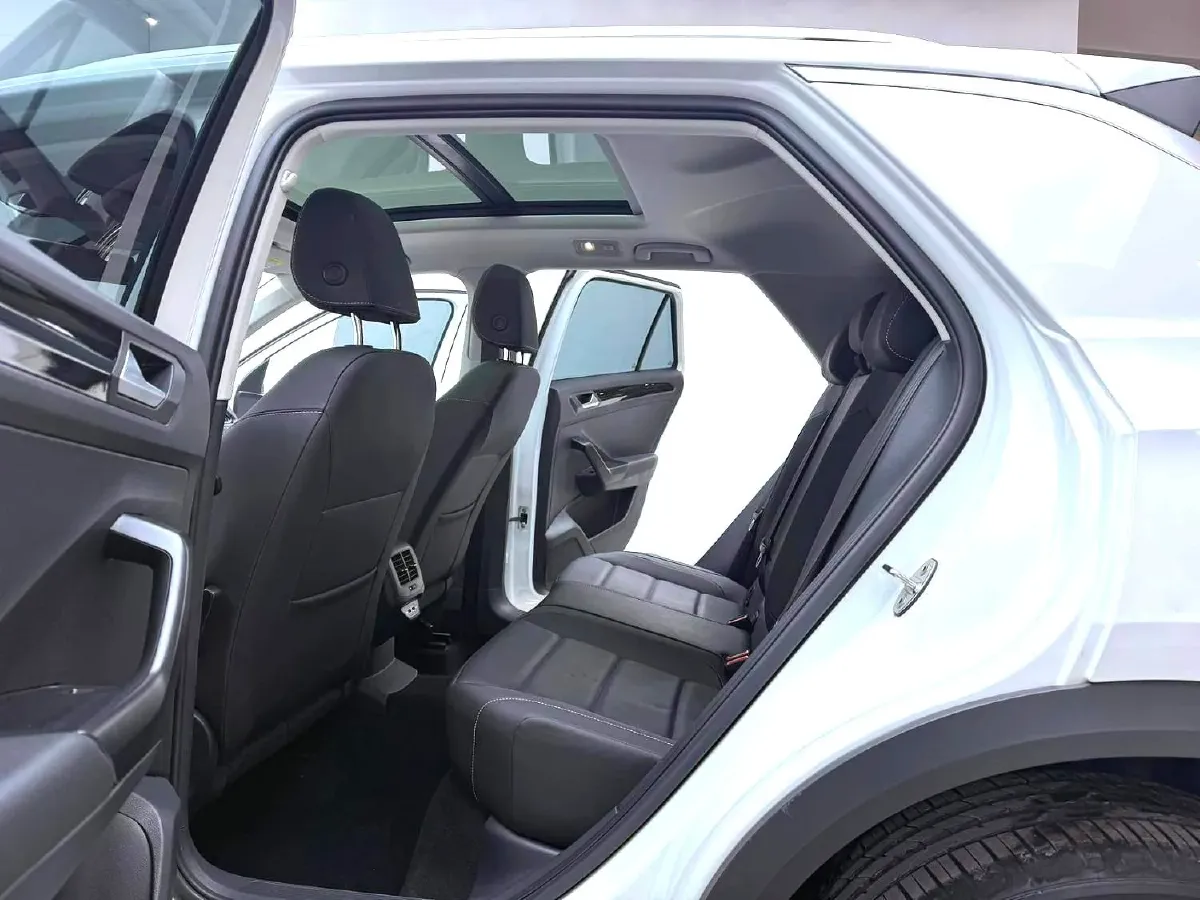 2021 Volkswagen T-Roc 1.4T 150HP L4 7DCT,autocango,china used car exporter,china ev exporter,chinese used car exporter,chinese used ev exporter