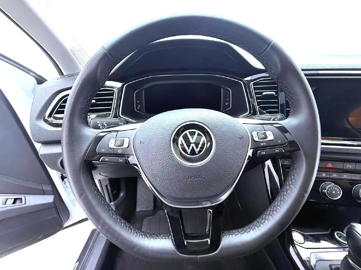 2021 Volkswagen T-Roc 1.4T 150HP L4 7DCT,autocango,china used car exporter,china ev exporter,chinese used car exporter,chinese used ev exporter