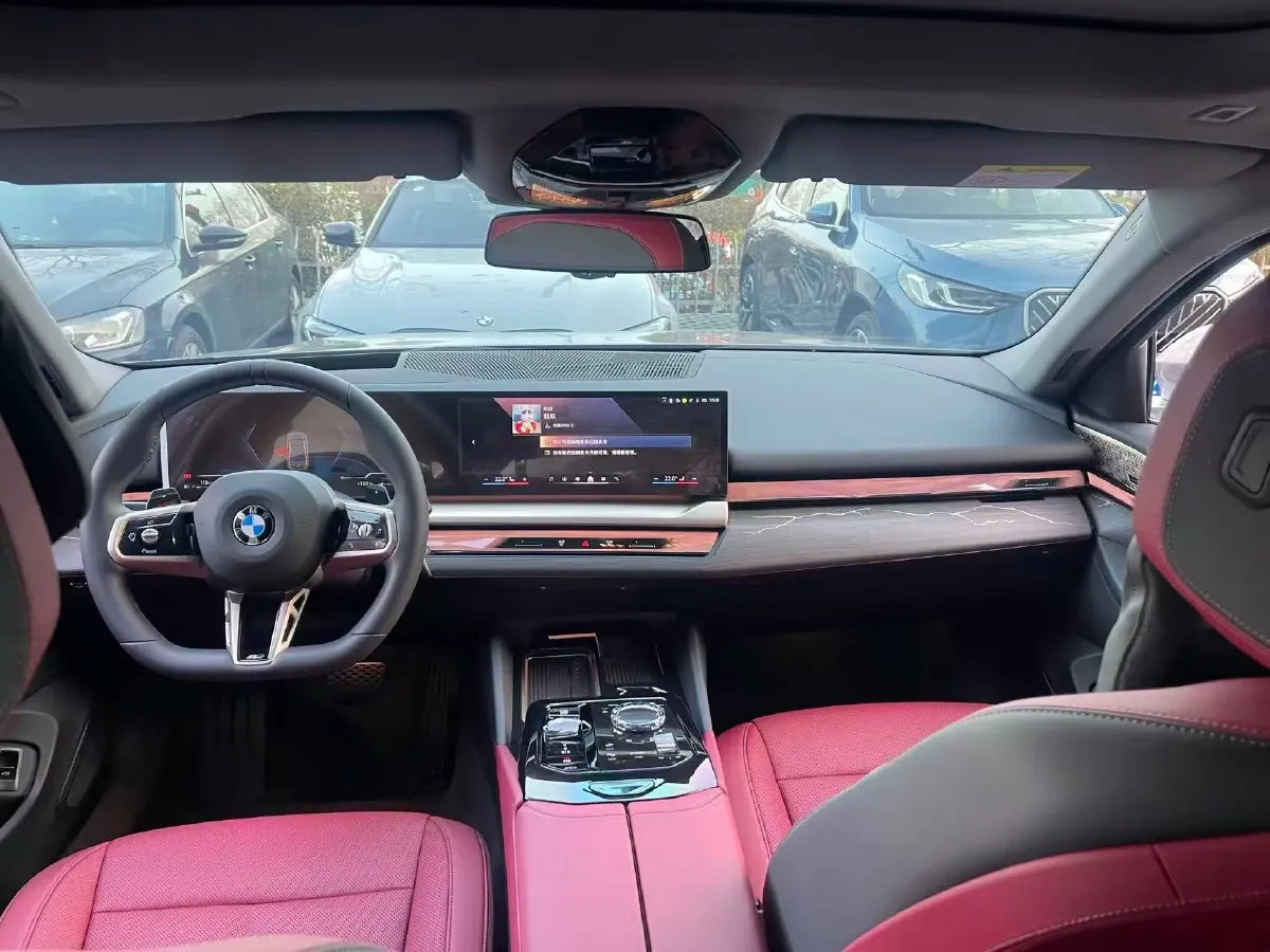 2024 BMW 5 Series 2.0T 258HP L4 8AT,autocango,china used car exporter,china ev exporter,chinese used car exporter,chinese used ev exporter