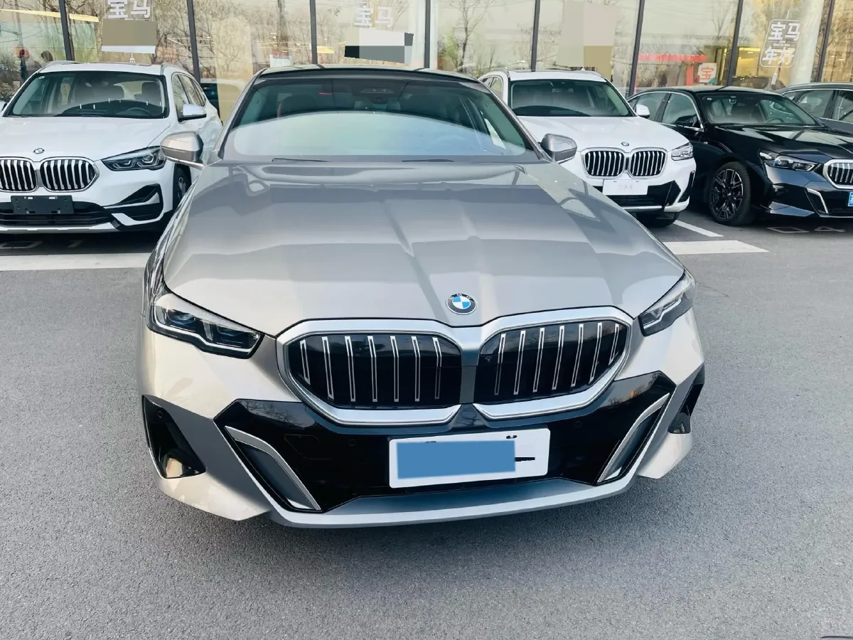2024 BMW 5 Series 2.0T 258HP L4 8AT,autocango,china used car exporter,china ev exporter,chinese used car exporter,chinese used ev exporter