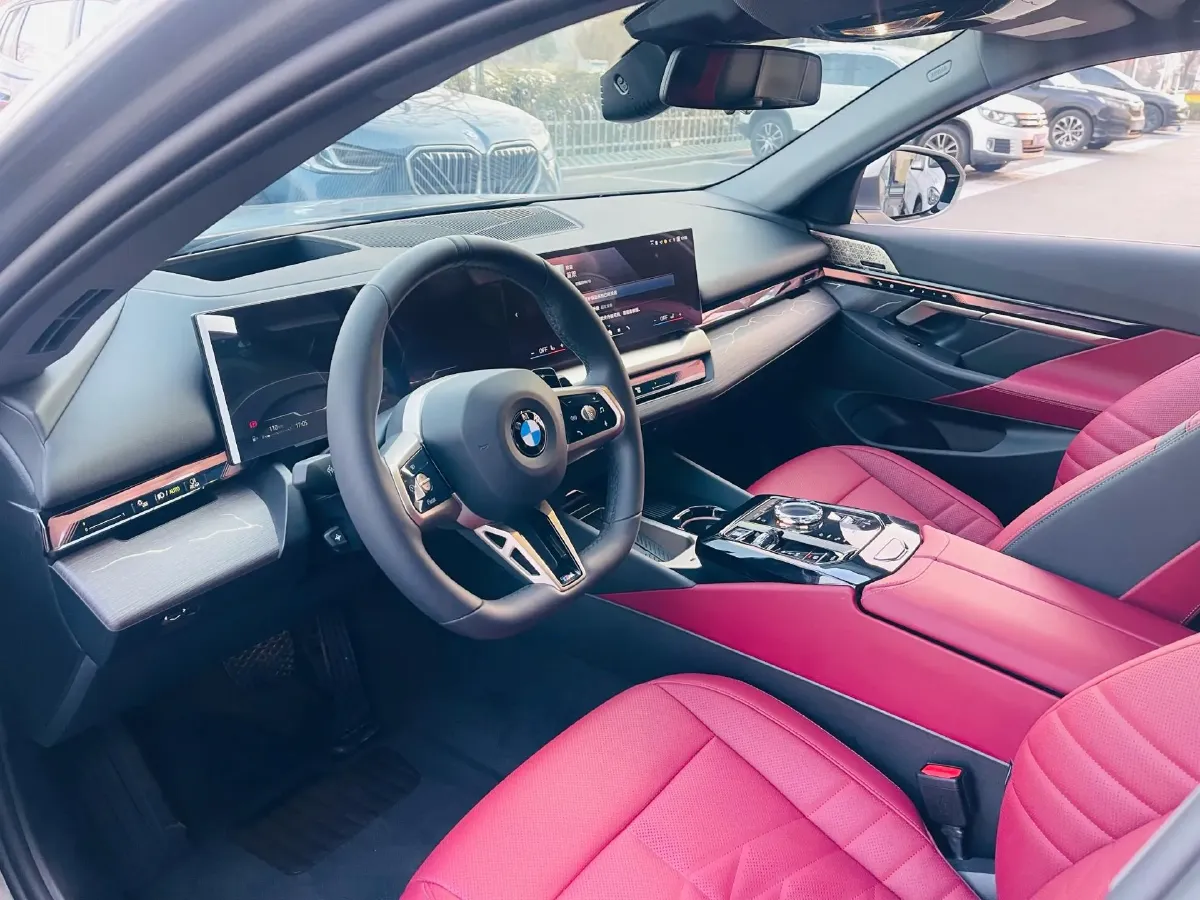 2024 BMW 5 Series 2.0T 258HP L4 8AT,autocango,china used car exporter,china ev exporter,chinese used car exporter,chinese used ev exporter