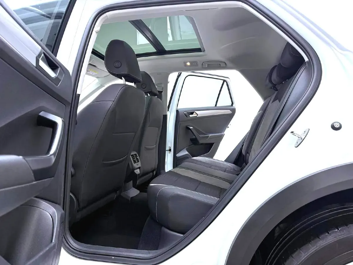 2021 Volkswagen T-Roc 1.4T 150HP L4 7DCT,autocango,china used car exporter,china ev exporter,chinese used car exporter,chinese used ev exporter