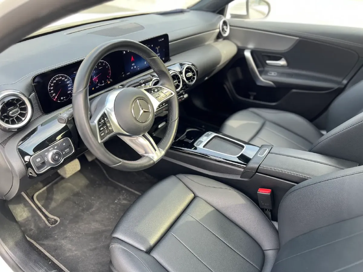 2024 Mercedes-Benz A Class 1.3T 136HP L4 7DCT,autocango,china used car exporter,china ev exporter,chinese used car exporter,chinese used ev exporter