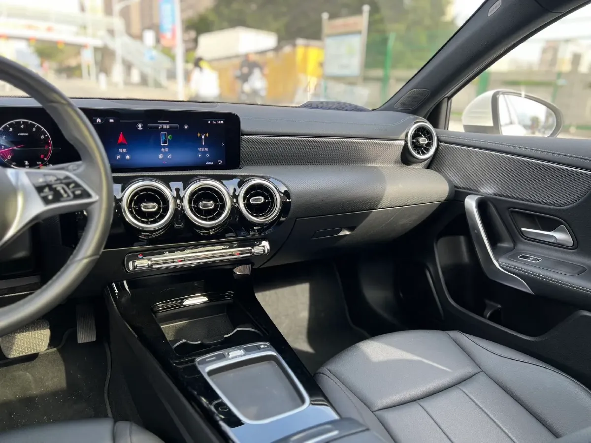 2024 Mercedes-Benz A Class 1.3T 136HP L4 7DCT,autocango,china used car exporter,china ev exporter,chinese used car exporter,chinese used ev exporter