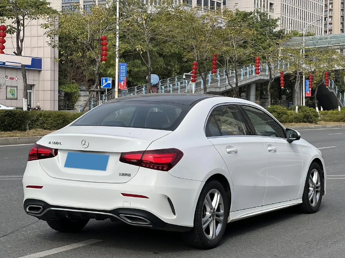 2024 Mercedes-Benz A Class 1.3T 136HP L4 7DCT,autocango,china used car exporter,china ev exporter,chinese used car exporter,chinese used ev exporter