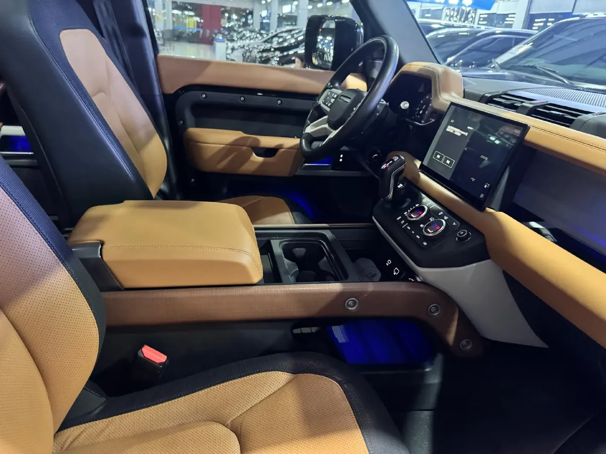 2024 Land Rover Defender 3.0T 400HP L6 8AT,autocango,china used car exporter,china ev exporter,chinese used car exporter,chinese used ev exporter