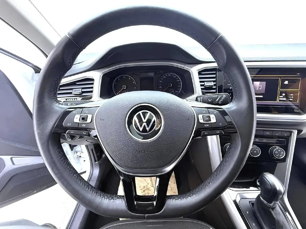 2021 Volkswagen T-Roc 1.4T 150HP L4 7DCT,autocango,china used car exporter,china ev exporter,chinese used car exporter,chinese used ev exporter